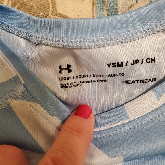 **Bundle** 2 Under Armour Shirts - Picture 4 of 7